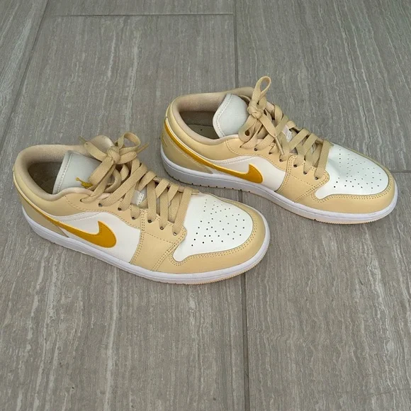Nike Air Jordan 1 Low - Picture 2 of 7
